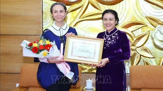 Friendship insignia bestowed upon Mexican Ambassador