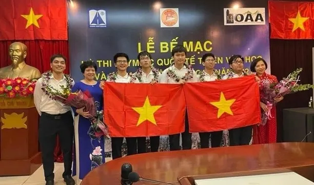 Vietnamese students win medals at Int’l Olympiad on Astronomy and Astrophysics