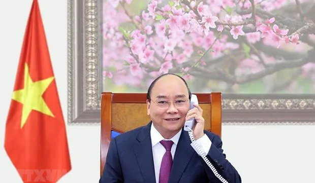 PM Nguyen Xuan Phuc holds phone talks with Lao, Cambodian leaders