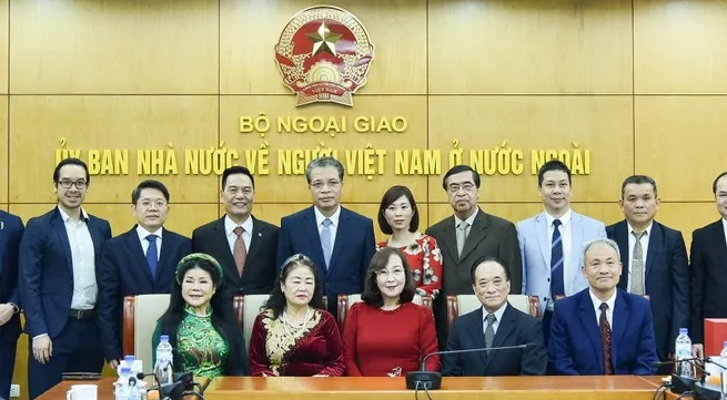 Prime Minister’s Tet gifts granted to outstanding OVs