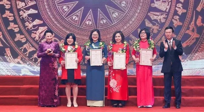 Winners of press contest on 75th anniversary of National Assembly honoured