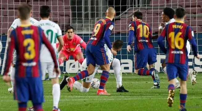 Messi double helps Barca see off Elche