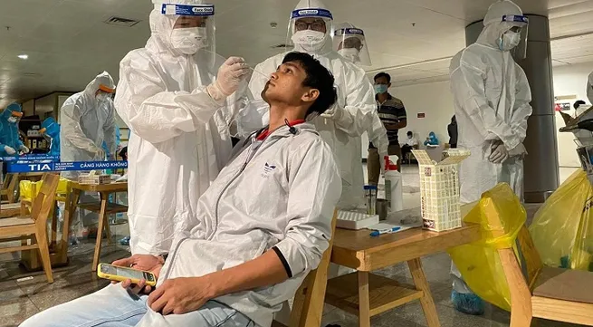 COVID-19 warning raised to highest level at airports