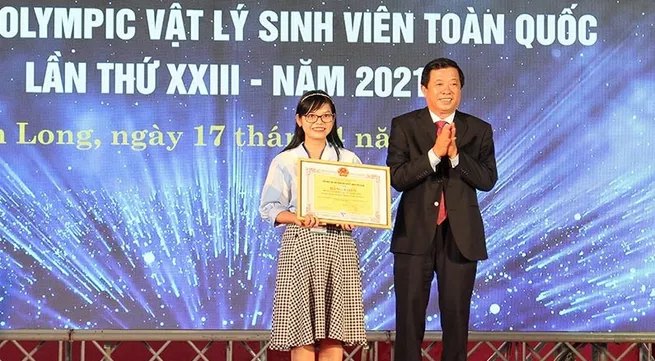 Ho Chi Minh City University of Education wins special prize at National Physics Olympiad