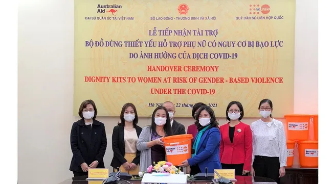 UN agency provides 2,750 support kits to women and girls at risk of violence amid COVID-19