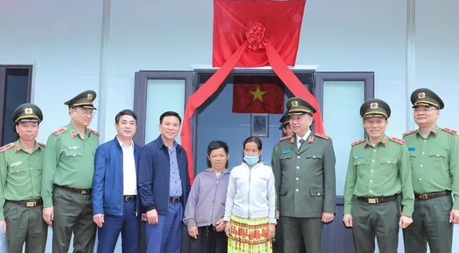 Social houses presented to needy families in Thanh Hoa