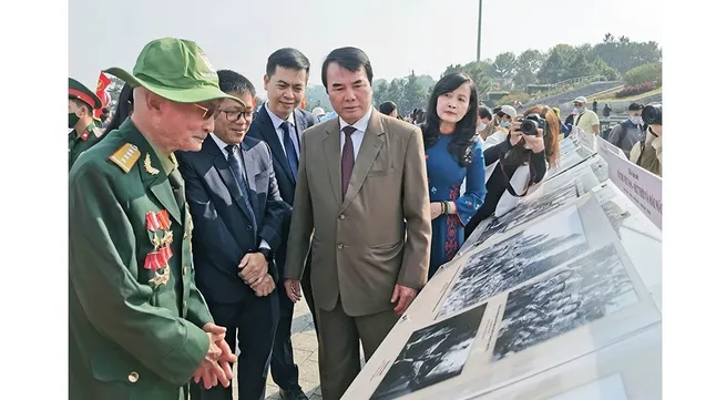 Exhibition features heroic moments of Vietnamese youths during resistant wars