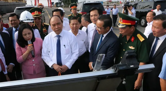 PM inspects construction of LNG power plant in Long An