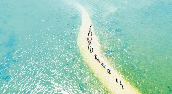 Unique undersea path at Nhat Tu Son Island