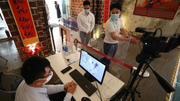 Hanoi to test 4,000 people at risk of contracting COVID-19