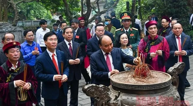 State President offers incense in commemoration of Hung Kings