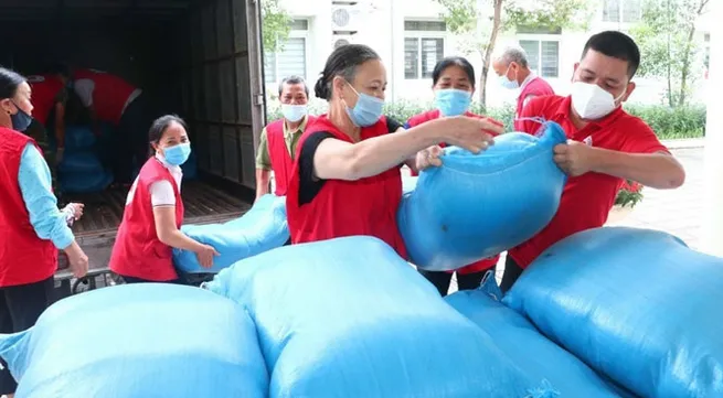 Vietnam Red Cross calls for donations to people affected by COVID-19