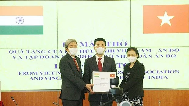 Vietnamese association presents 100 ventilators to India
