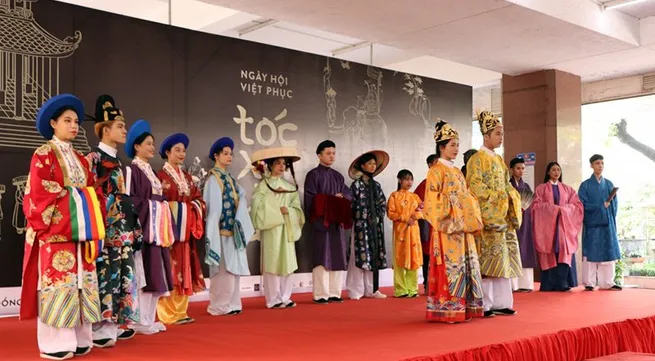 Vietnamese ancient costumes regain their place in modern life