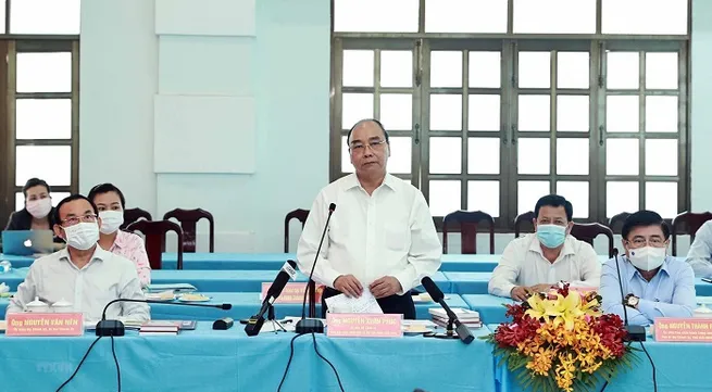 State President holds working session with Cu Chi, Hoc Mon districts in HCM City