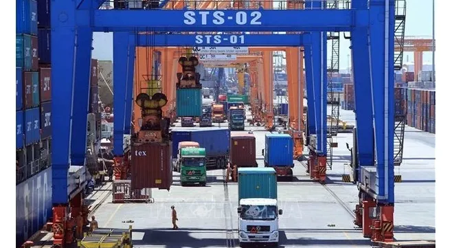 Vietnamese, German firms sign contract for supply of container cranes