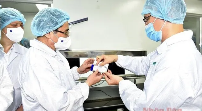 PM: Vietnam must be able to produce COVID-19 vaccines no later than June 2022