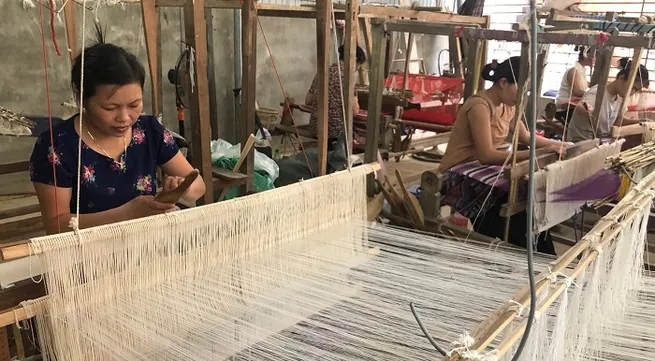 Project supports ethnic minority women in traditional weaving villages