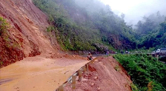 Tropical depression shocks at level 8 over the waters of Quang Ninh Province