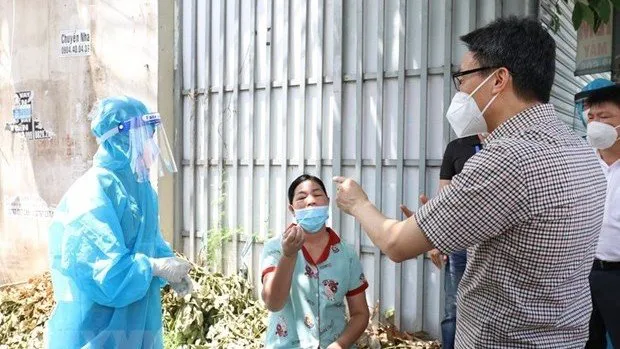 Deputy PM Vu Duc Dam inspects COVID-19 fight in Binh Duong