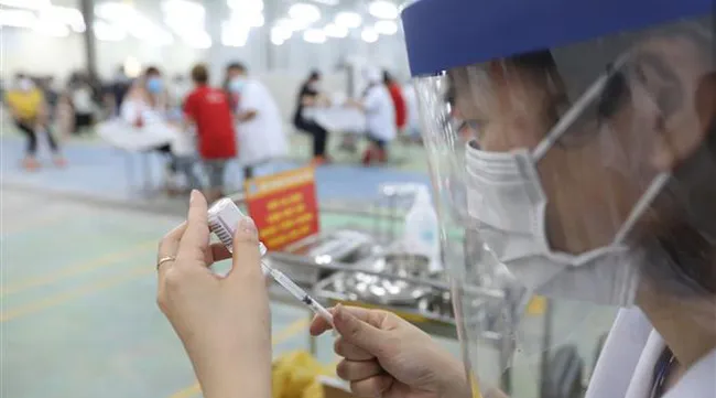 HCMC shortens waiting period between 2 vaccine shots