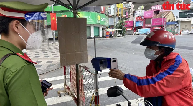 Ho Chi Minh City installs 100 QR code scanning cameras at COVID-19 checkpoints