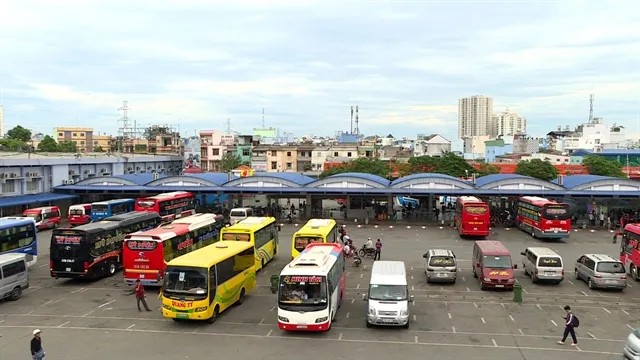 HCM City suspends operation of service vehicles