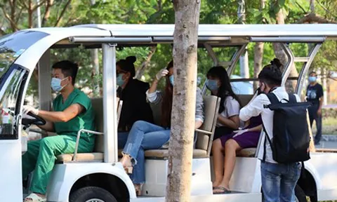 Three more COVID-19 patients released from Củ Chi field hospital