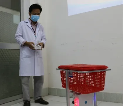 Robot helps keep medical workers safe from coronavirus