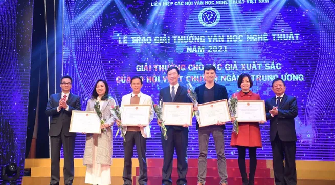 Winners of Vietnam Literature and Art Awards 2021 honoured