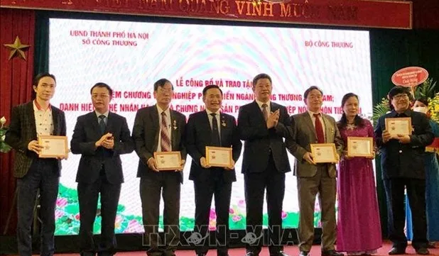 Hanoi artisans, outstanding rural industrial products 2021 honoured