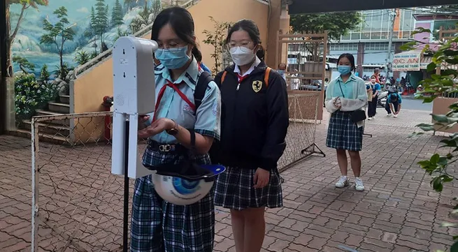 Almost 150,000 students in Ho Chi Minh City return to school