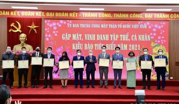 Overseas Vietnamese honoured for contributions to homeland’s COVID-19 combat