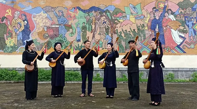 Art clubs promote melodies of folklore Then singing