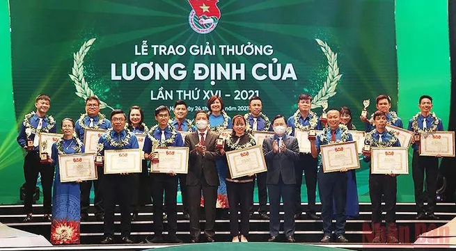 Fifty-seven outstanding youths presented with Luong Dinh Cua Award 2021