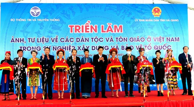 Photo exhibition about ethnic groups and religions in Vietnam