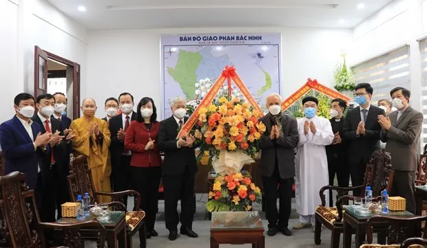 Front leader congratulates Bac Ninh Diocese on Christmas