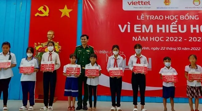 170 scholarships awarded to needy students in Tra Vinh