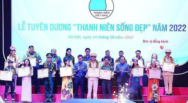 Outstanding young people honoured with the “Youth living a beautiful life” award