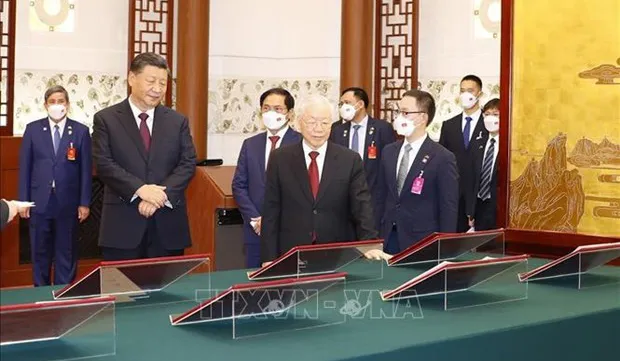 Vietnam, China sign 13 cooperation documents