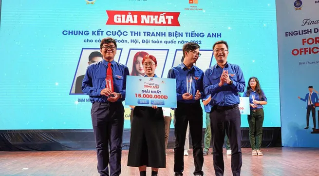 Winners of English debate contest for youth officials awarded