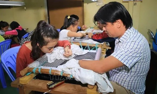 Persons with disabilities have received support in vocational training (Photo: VNA)