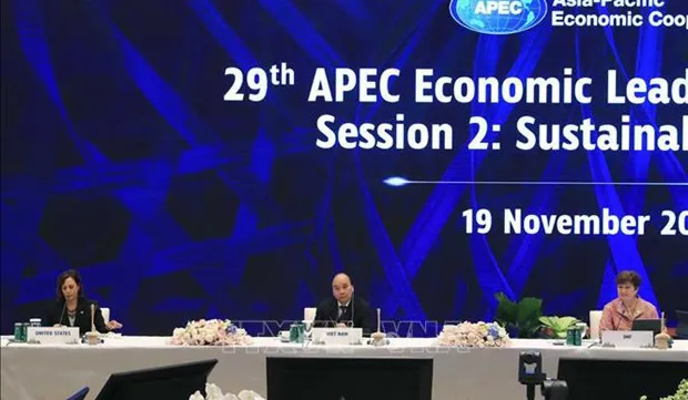 President delivers speech at APEC second session