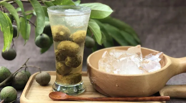 Drinks from dracontomelon: A popular heat-relieving drink in Hanoi