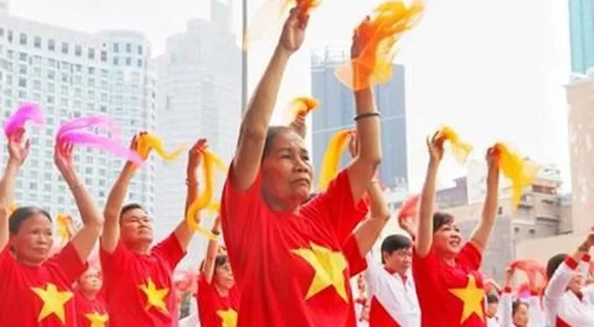 Over 3,000 seniors join largest Qi Gong, Yoga demonstration in Vietnam