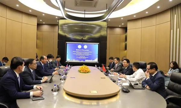 Vietnam, Cambodia foster partnership in post, telecoms, digital transformation