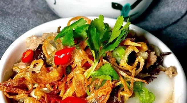 Hot Banh duc for Hanoi's winter days