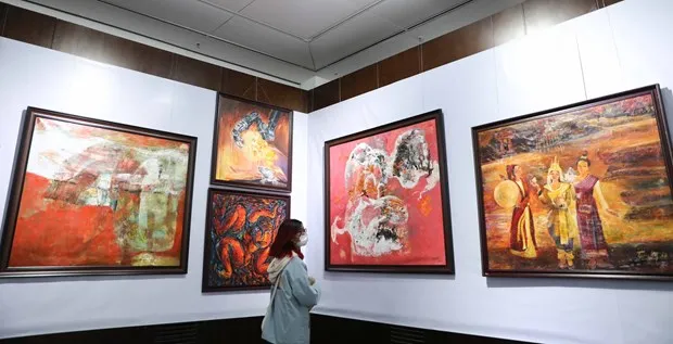 Paintings of Vietnamese, RoK artists on display