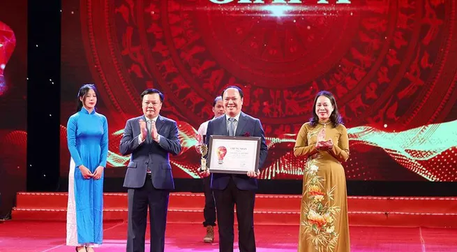 Winners of 4th Initiative for Community contest honoured