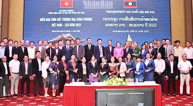 Vietnam and Laos look forward to raising two-way trade to 2 billion USD